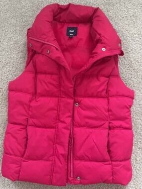 GAP Women's Bright Pink Quilted Puffer Vest